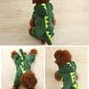 Traje de perro y gato de dibujos animados verde con detalles amarillos, visto desde atrás y frente.