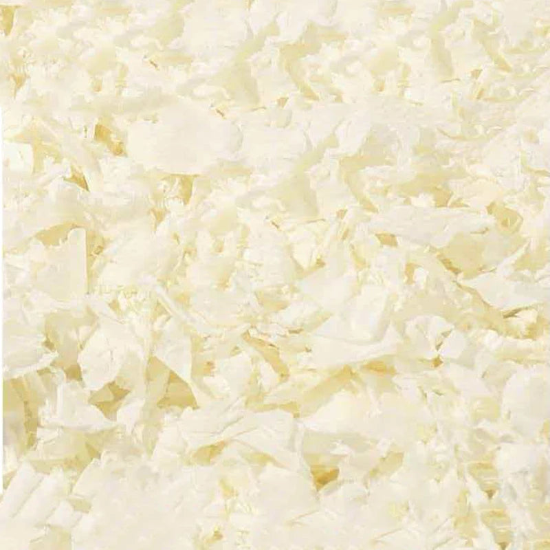 Flauschiges, hellbeiges Papierbettmaterial für Syrische Hamster.