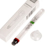 Ein weißes Thermometer mit rolicher Flüssigkeit neben seiner Verpackung.