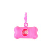 Dispensador portátil de bolsas para mascotas en forma de hueso rosa con clip de remolque.