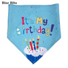 Helles blaues Bandana mit farbiger Aufschrift "It's My Birthday" und einem Cupcake mit Kerzen.