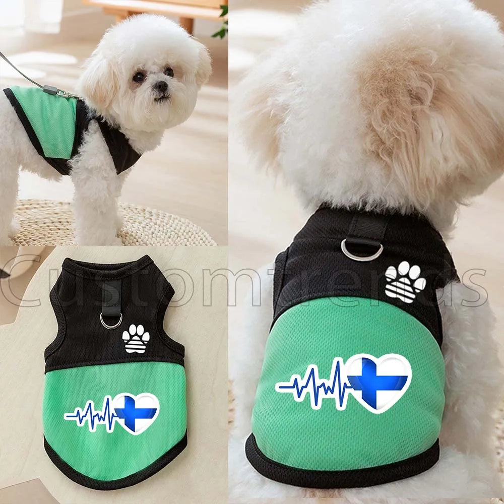 Arnés transpirable de malla negro y verde para perro, mostrado sobre fondo blanco.
