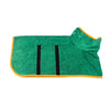Serviette de séchage pour animaux vert ultra douce avec des rayures noires et une bordure orange.