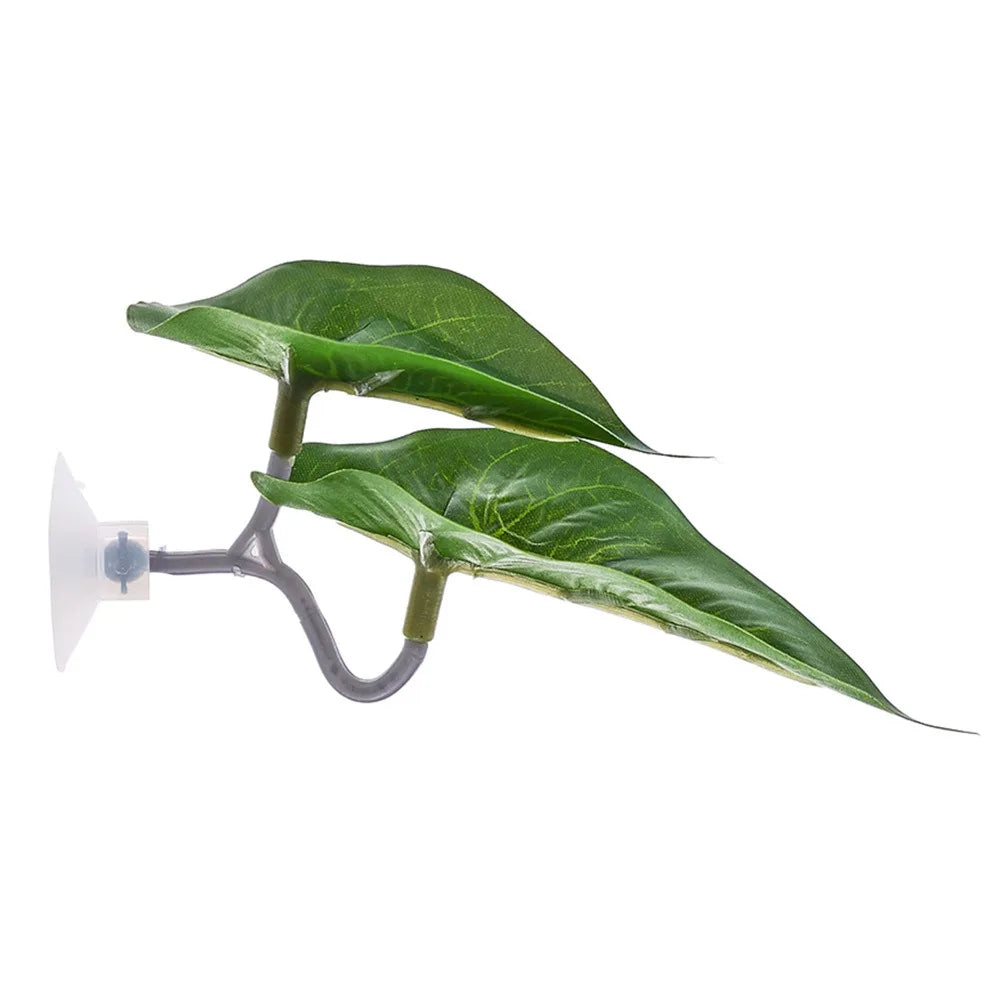 Feuilles de lotus vertes simulées utilisées comme décoration ou substrat pour un aquarium de betta