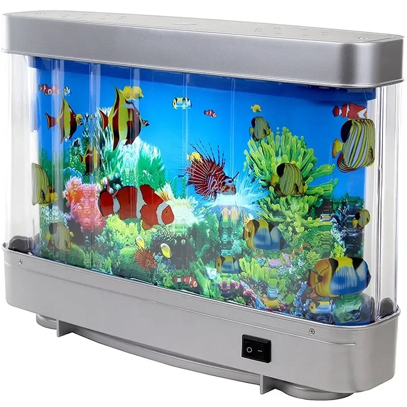 Aquarium en verre clair rempli de poissons tropicaux colorés et de plantes, éclairé par une veilleuse.