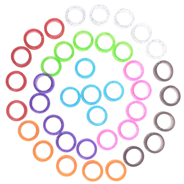 Una colección de anillos para tijeras de silicagel de cabello coloridos, dispuestos en patrón circular.