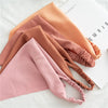 Pila de tela elástica en tonos rosa polvoriento y rosa pálido para diadema o pañuelo de cabello floral boho.