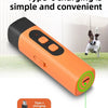 Un chargeur Type-C orange avec un indicateur vert, démontrant une charge rapide 2A.