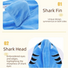 Costume de requin en fausse fourrure bleue avec nageoire symétrique et tête de requin brodée
