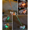 Colección de fotos mostrando un arnés de perro LED que ilumina para la seguridad de las mascotas.