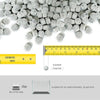 Une pile de cure-dents pour aquarium gris à côté d'une règle et d'une boîte de 50 cure-dents.