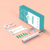 Eine Box und verschiedene Komponenten eines smarten visuellen Ohrenreinigungsgeräts auf pinkem Hintergrund.