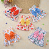 Collection de nœuds en tissu à motifs floraux et pièces de tissu de diverses couleurs comme orange, rose, bleu et jaune