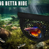 Schwimmendes Betthaide-Versteck mit dekorigem Netz und Futterring in Aquarium-Umgebung.
