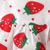 Weißes Sommerkleid mit roter Erdbeere-Muster, grünen Blättern und roten Polka Dots.